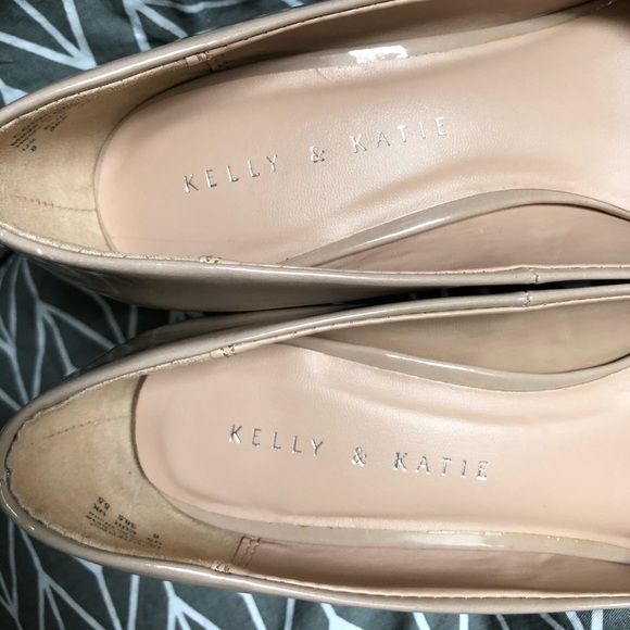 Kelly & Katie Heels, Round Toe - Nude, Size 8 - Picture 16 of 16